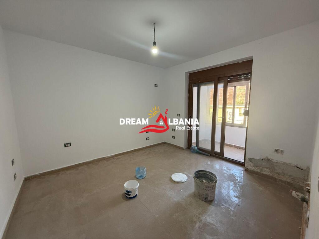 Ambjent per zyra me qera te 21 Dhjetori prane kryqezimit me Vasil Shanton (ID 42611353)