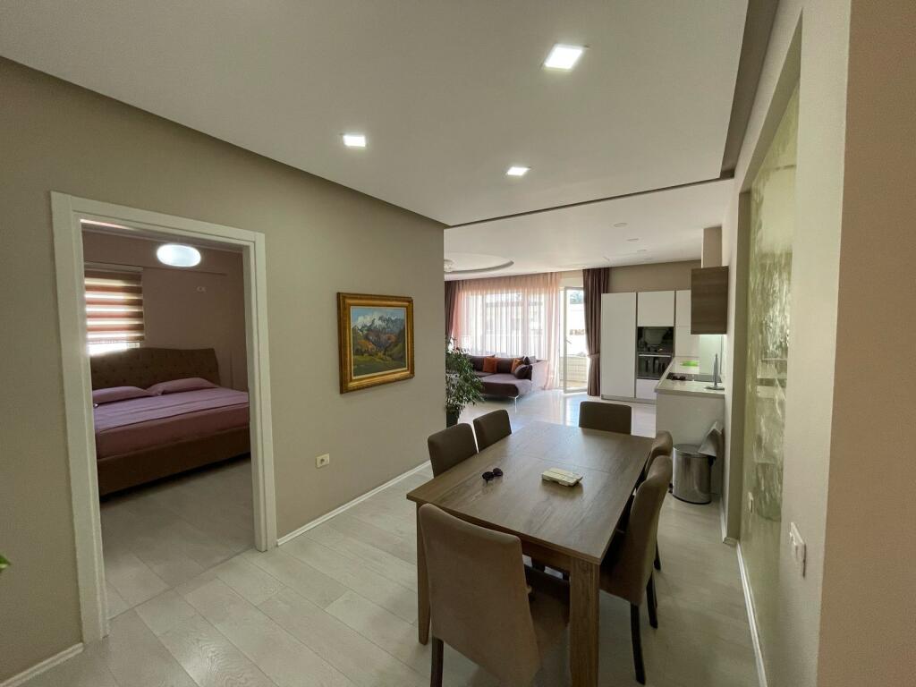 Apartament 3+1+2 me Qira – Liqeni i Thatë