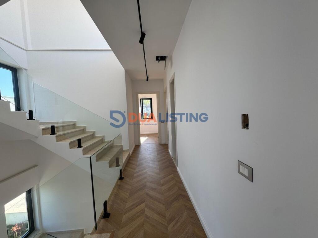 VILLA CON PISCINA IN VENDITA VICINO A TEG !!