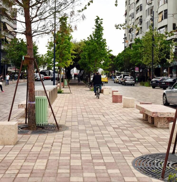 Locale per attività 500 m in affitto su Blv. Zogu I (ID 42611356)