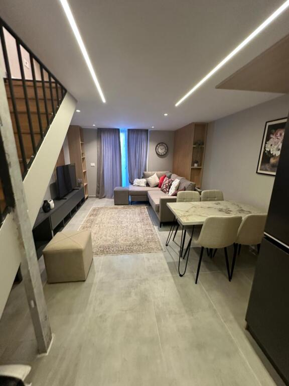 DUPLEX FOR SALE NEAR AMERICAN 3