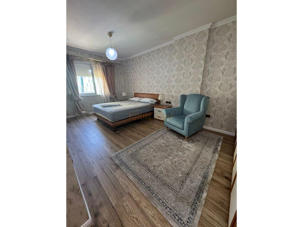 Shitet apartament 2+1+2 Bllok
