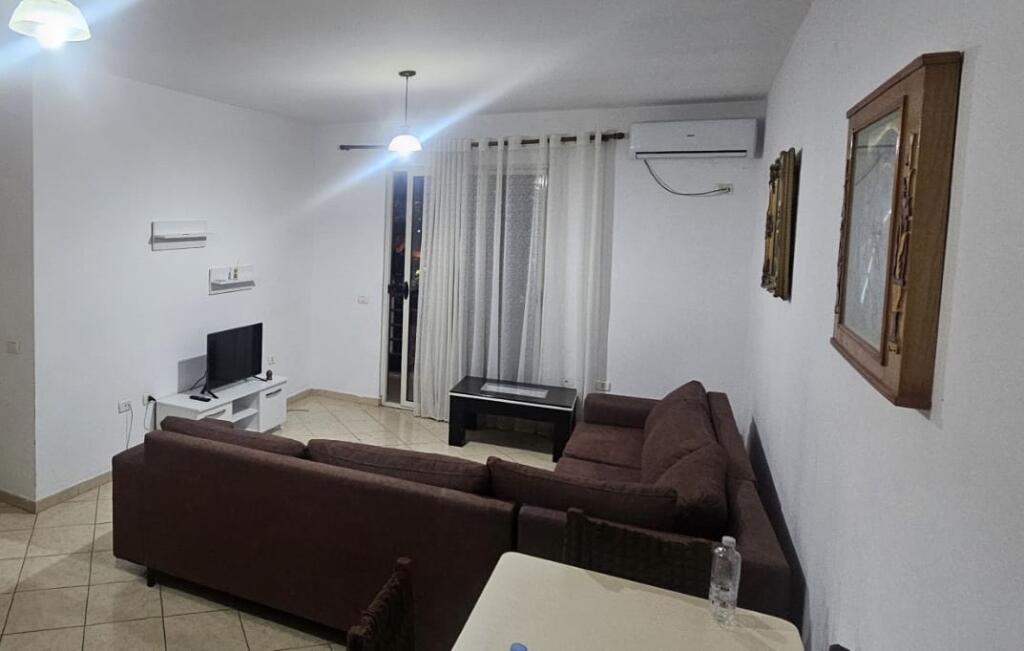 Shitet apartament 1+1 ne Yzberisht, perballe KMY