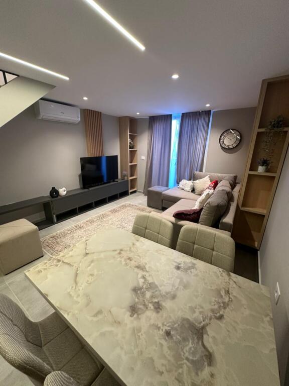 DUPLEX FOR SALE NEAR AMERICAN 3