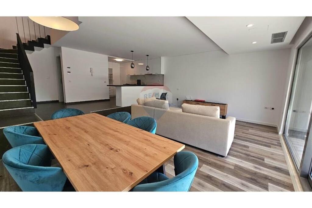 Vilë - Për Qira - TEG, Tiranë € 2,300