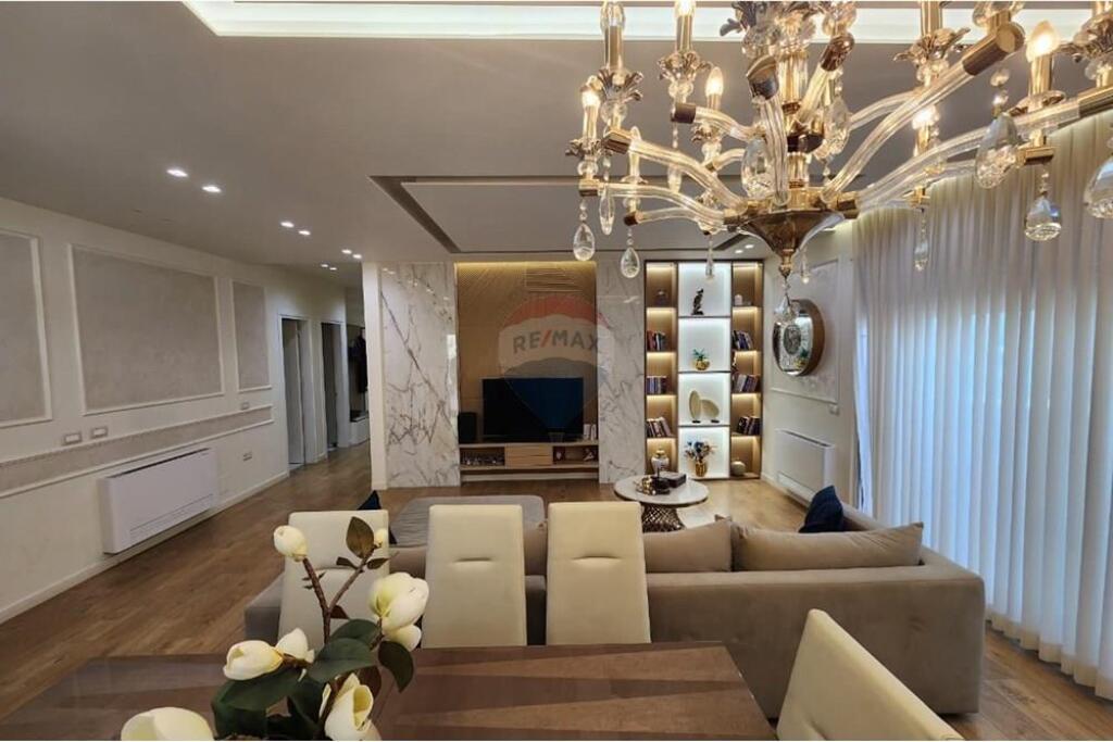 Appartamento 3+1+2 con veranda al Lago di Tirana!