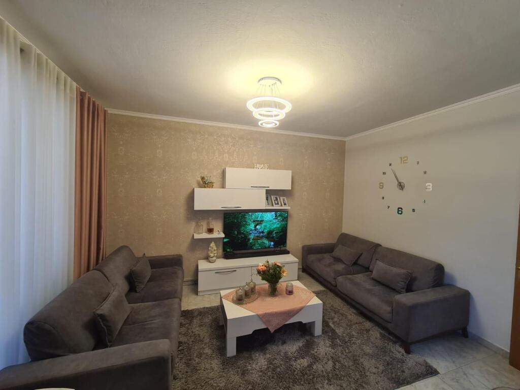 1+1,kat5 pallat ekzistues,shkolla cajupi,cmimi 550 euro