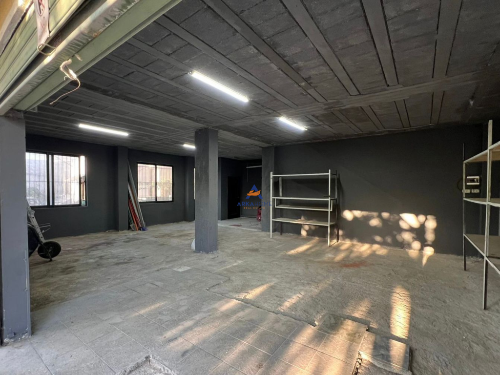 JEPET ME QERA MAGAZINË 120M2 "LAPRAKE" 900 EURO.