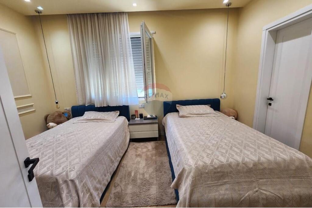 Appartamento 3+1+2 con veranda al Lago di Tirana!