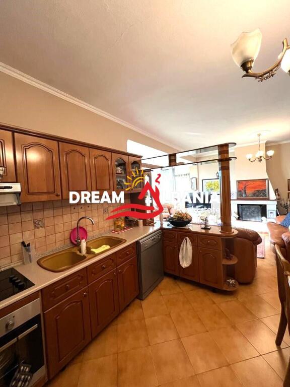 Shitet Apartament 2+1+Verande ne Laprake prane Kupoles, Tirane ID (41211464)