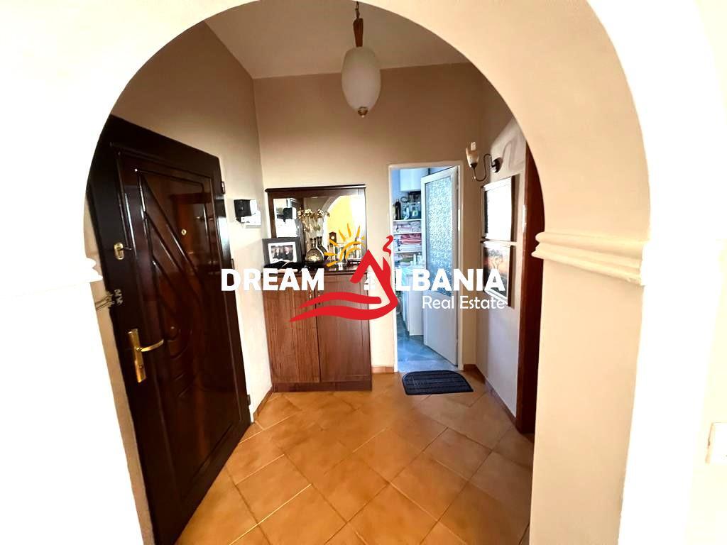Shitet Apartament 2+1+Verande ne Laprake prane Kupoles, Tirane ID (41211464)