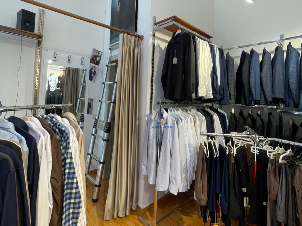 LOCALE IN AFFITTO 20M2 "VICINO AL DISTRIBUTORE DI CARBURANTE GAZHELI, ZOGU I ZI" 50.000 LEKE