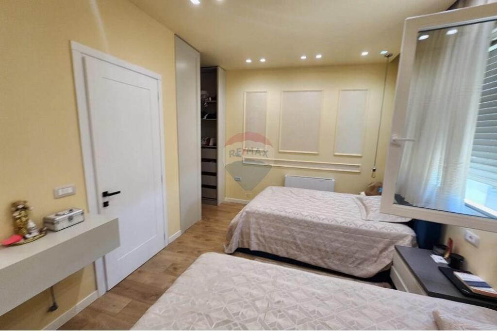 Appartamento 3+1+2 con veranda al Lago di Tirana!