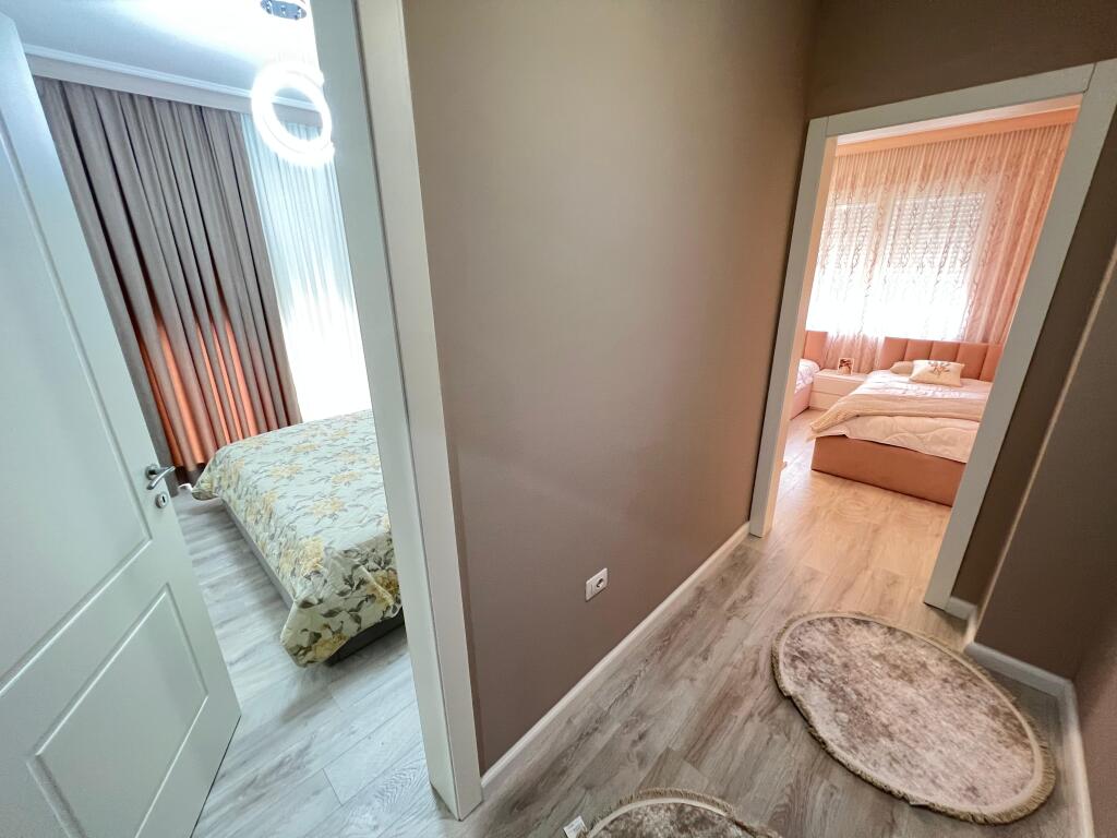 📣 QERA SUPER Apartament 2+1+2Tualete+Parking 📍 Prane Green City Residence , Astir ✨   🏢 Ndertim i Ri  🪜 Kati 5 (Me Ashensor)  🛋️ Arreduar Ne Menyre Bashkekohore Me Arkitekt   💶 Cmimi 800 Euro
