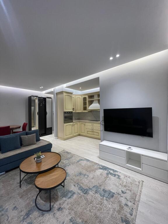 🏠Shitet Apartament 2+1+2  – Rruga Barrikadave, pranë Qendrës