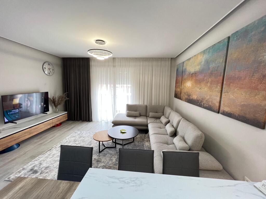 📣 QERA SUPER Apartament 2+1+2Tualete+Parking 📍 Prane Green City Residence , Astir ✨   🏢 Ndertim i Ri  🪜 Kati 5 (Me Ashensor)  🛋️ Arreduar Ne Menyre Bashkekohore Me Arkitekt   💶 Cmimi 800 Euro