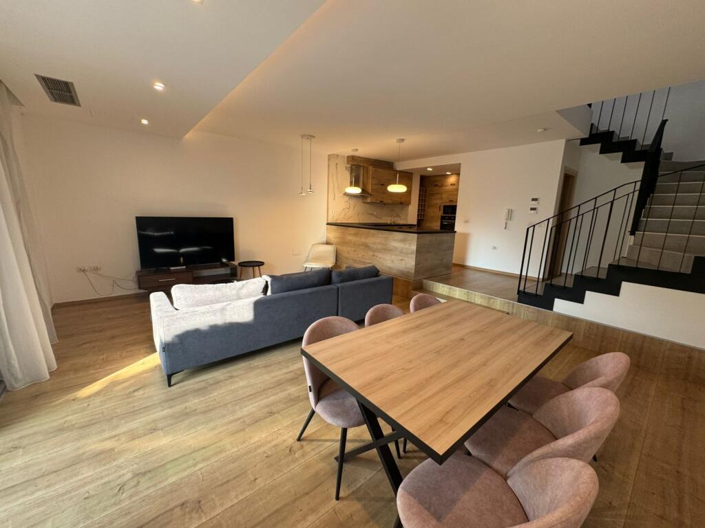 Super 2-Storey villa for rent near TEG (1500 Euro)