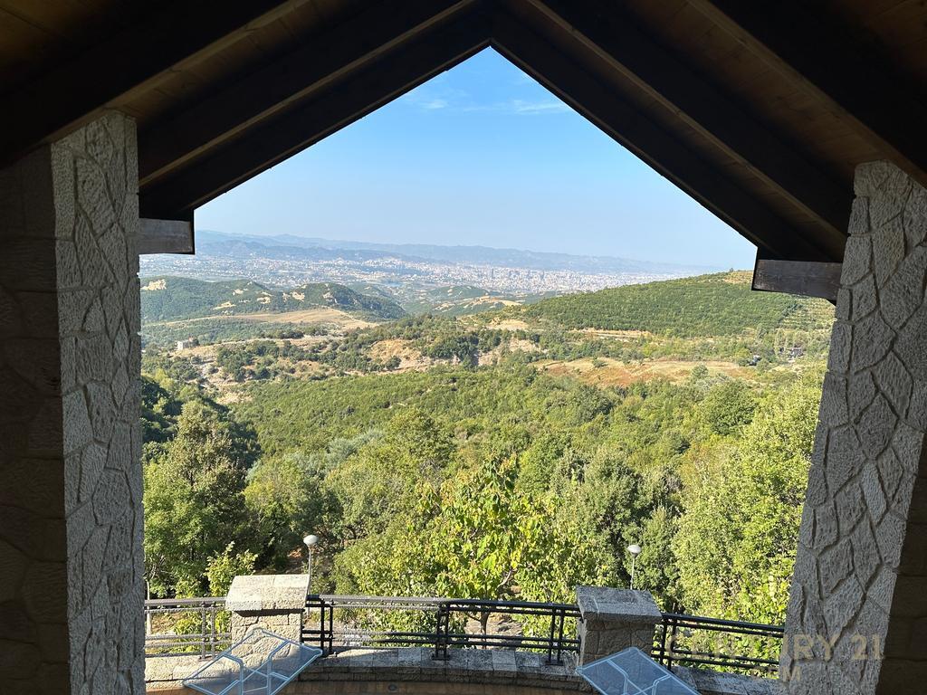 EKSKLUZIVE! HOTEL 4 KATËSH PER SHITJE, NE SURREL, DAJT!