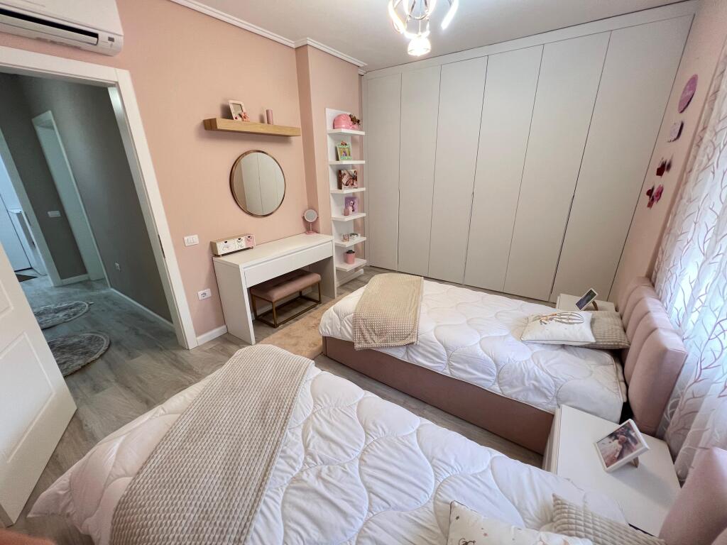 📣 QERA SUPER Apartament 2+1+2Tualete+Parking 📍 Prane Green City Residence , Astir ✨   🏢 Ndertim i Ri  🪜 Kati 5 (Me Ashensor)  🛋️ Arreduar Ne Menyre Bashkekohore Me Arkitekt   💶 Cmimi 800 Euro