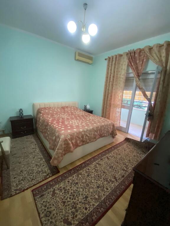 In affitto 3+1+2 vicino al nuovo mercato 2° piano villa privata