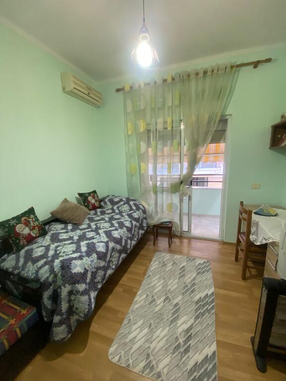 In affitto 3+1+2 vicino al nuovo mercato 2° piano villa privata