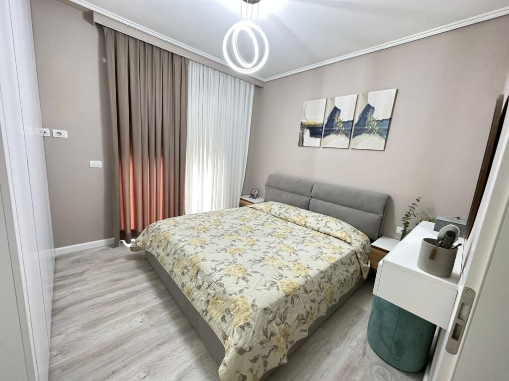 📣 QERA SUPER Apartament 2+1+2Tualete+Parking 📍 Prane Green City Residence , Astir ✨   🏢 Ndertim i Ri  🪜 Kati 5 (Me Ashensor)  🛋️ Arreduar Ne Menyre Bashkekohore Me Arkitekt   💶 Cmimi 800 Euro
