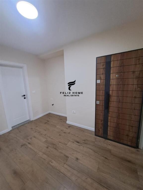 ZYRE ME QERA 80 M2 QENDER 1200 EURO