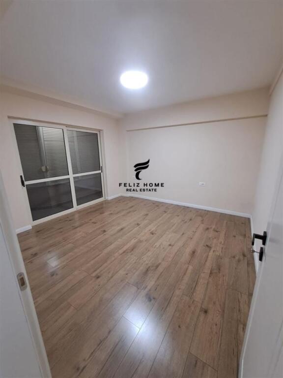 ZYRE ME QERA 80 M2 QENDER 1200 EURO