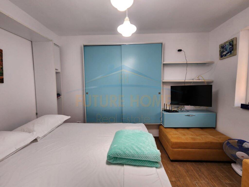 SHITET GARSONIERE TEK RRUGA FERIT XHAJKO,ISH REST. DURRESI