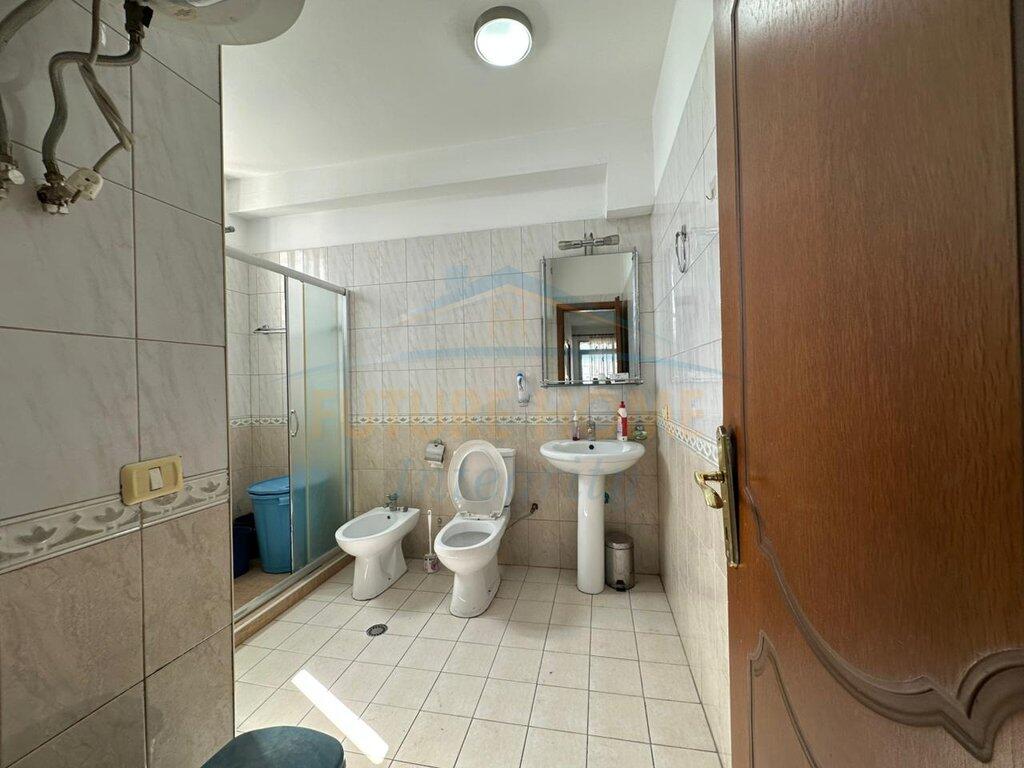 VENDESI APPARTAMENTO 2+1+2 PAZARI I RI, SCUOLA ROSSA