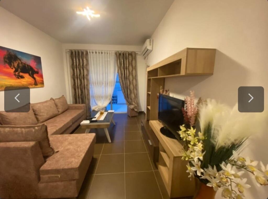 2+1,arredato,via peti lago asciutto,prezzo 600 euro,offerto anche parcheggio con prezzo 50 euro
