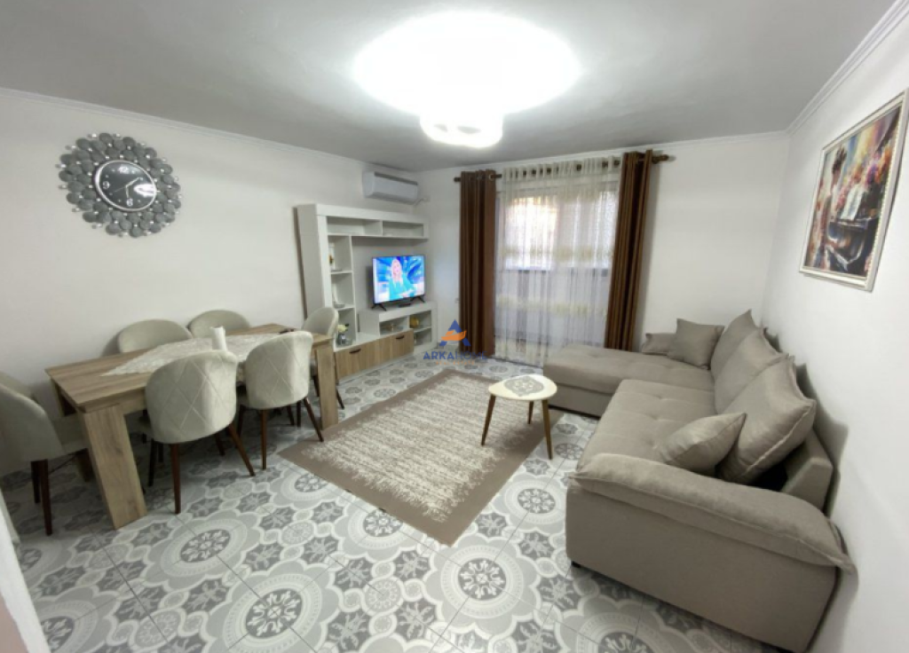 AFFITTASI APPARTAMENTO 2+1+BALCONE "EX RISTORANTE DURRES" 600 EURO.