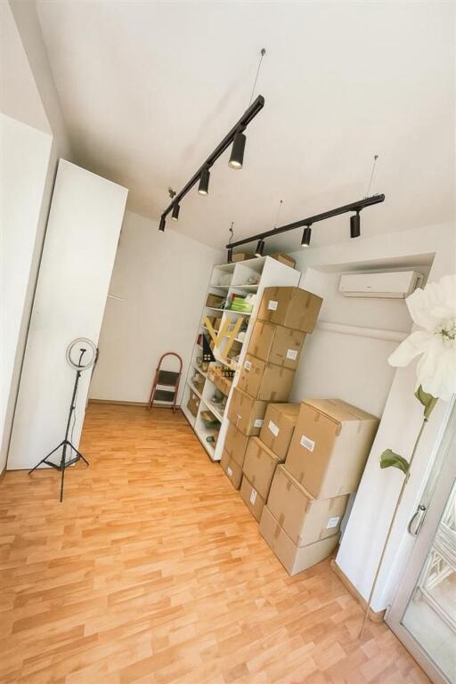 OFFICE 70 M2 FOR RENT AT VASO PASHA STREET, BLLOK 800 EURO