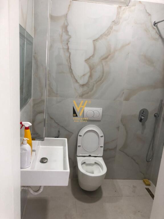 OFFICE 50 M2 FOR RENT AT HOXHA TAHSIM 40,000 LEKE