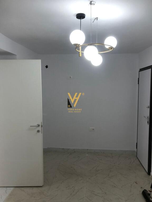 OFFICE 50 M2 FOR RENT AT HOXHA TAHSIM 40,000 LEKE