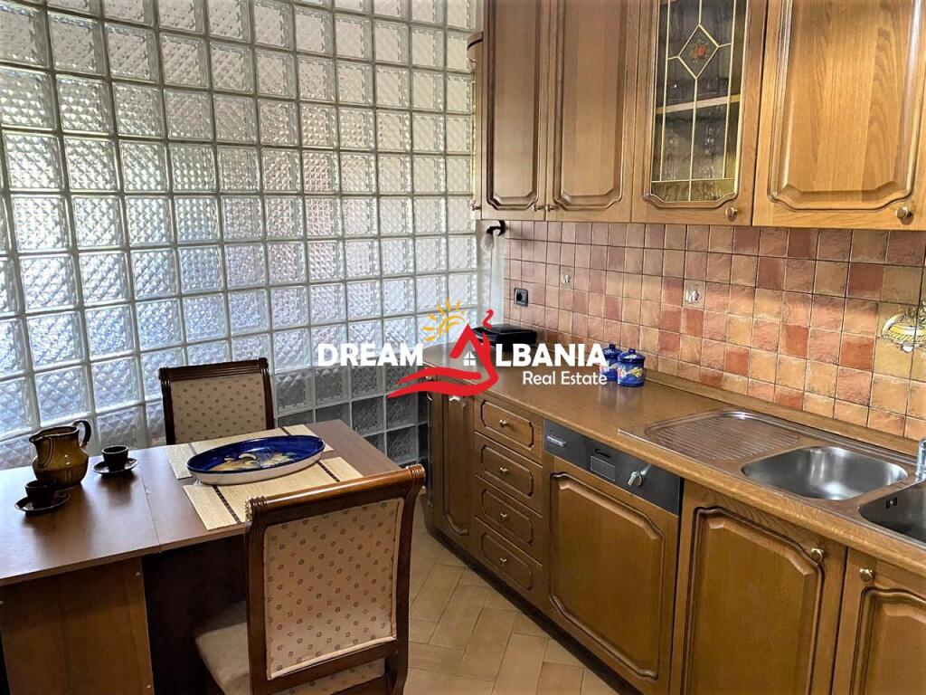 2+1 apartment for rent in the area of Ish Blloku near the University Bookstore in Tirana (ID 4221868)