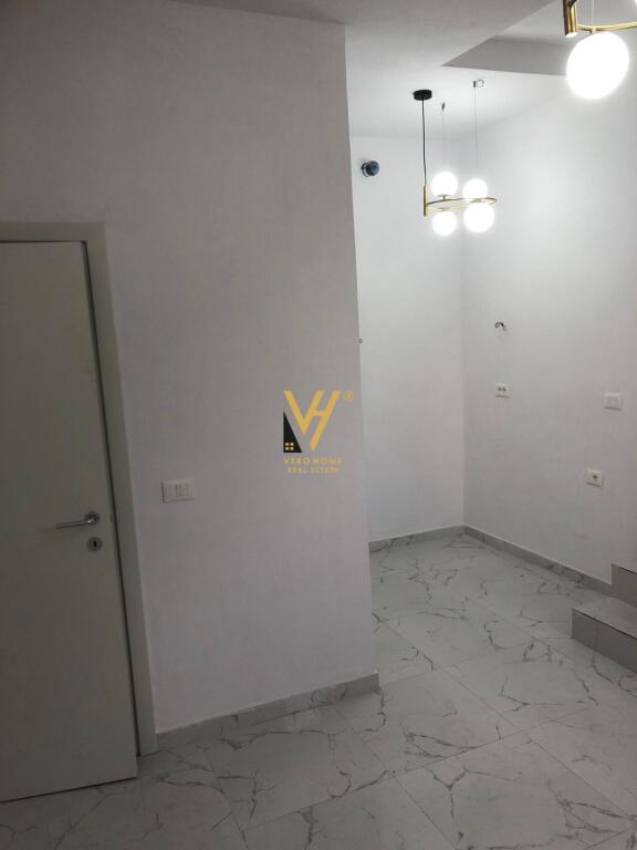 OFFICE 50 M2 FOR RENT AT HOXHA TAHSIM 40,000 LEKE