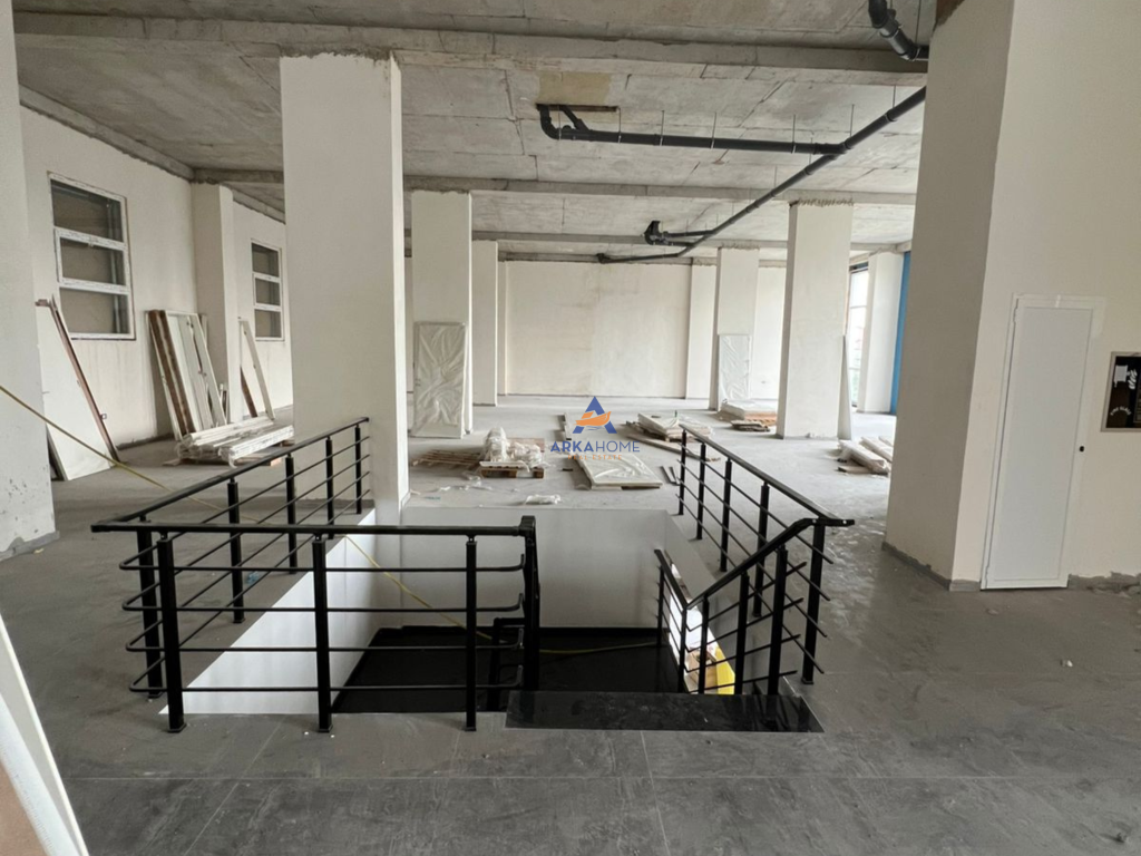 BUSINESS PREMISES FOR RENT 550M2 "NEW BOULEVARD" 2700 EURO.