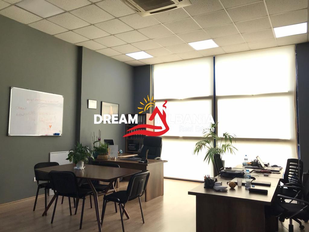 Ambjent Zyre per shitje ne Bllok prane Sheshit Wilson ne Tirane (ID 4161065)