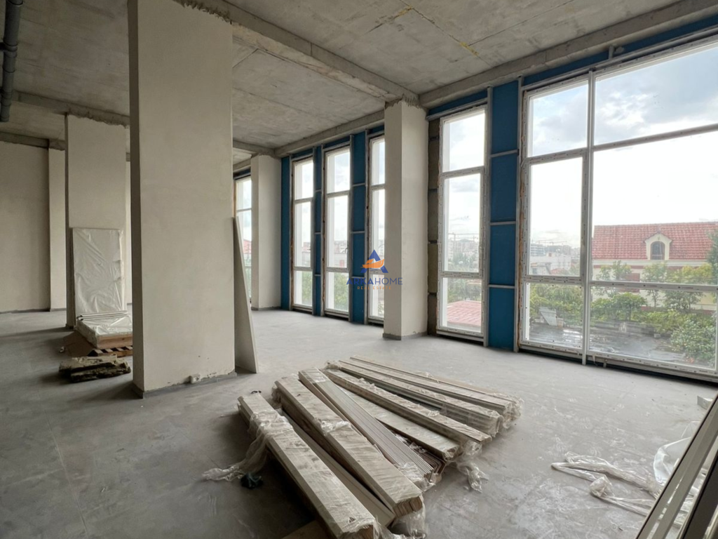BUSINESS PREMISES FOR RENT 550M2 "NEW BOULEVARD" 2700 EURO.