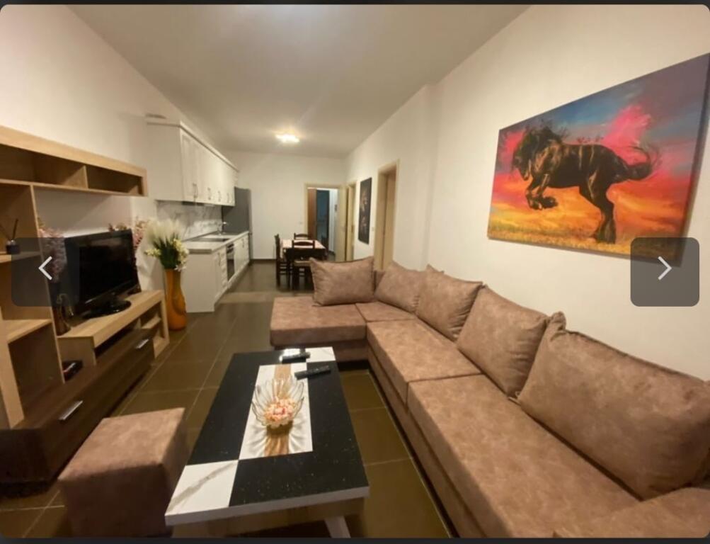 2+1,arredato,via peti lago asciutto,prezzo 600 euro,offerto anche parcheggio con prezzo 50 euro
