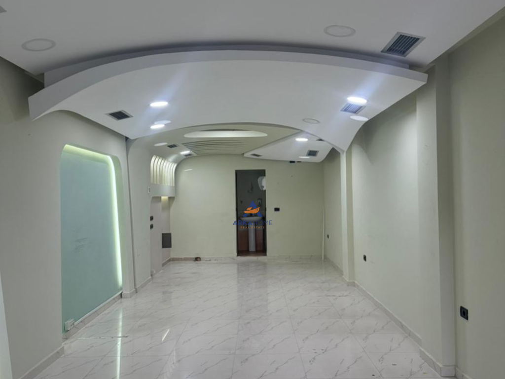 LOCALE COMMERCIALE IN AFFITTO 40M2 "RRUGA MINE PEZA" 50.000 LEKE.
