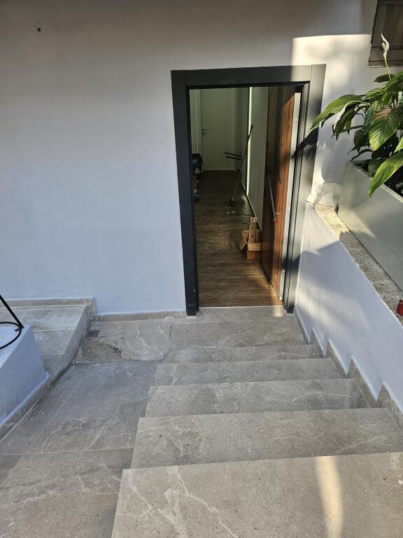 Hera e parë qe jepet me Qera: Garzoniere  sapo investuar * *(📍Porcelan - pranë Tv Klanit dhe Fakultetit EUROPIAN )* - Kt.1 - *300 €/Muaj* - Sp.30 m²