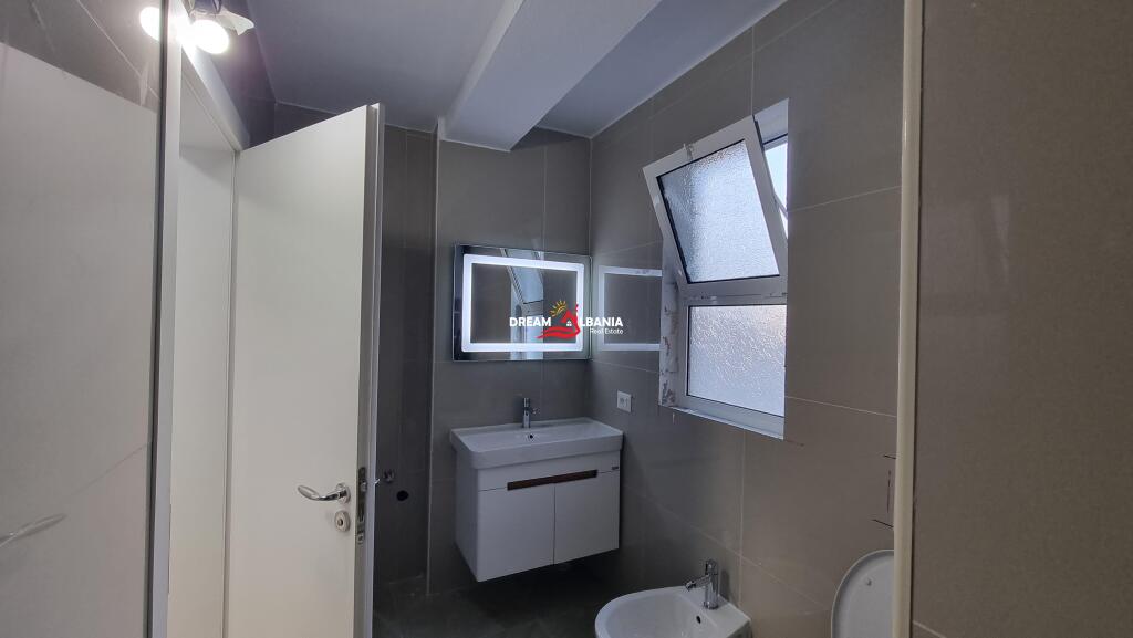 Apartment 2+1 for sale at the Paris Commune near Dinamo Stadium in Tirana (ID 4129529)