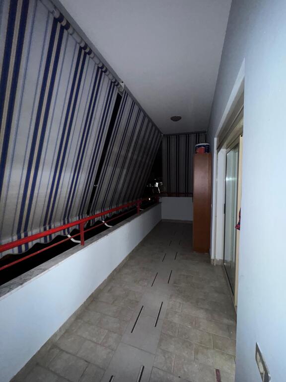 🏠 Jepet me qira apartament 2+1 në një nga zonat më të kërkuara të Tiranës, përballë Harry Fultz.💶 Çmimi: 60,000 Lekë/muaj