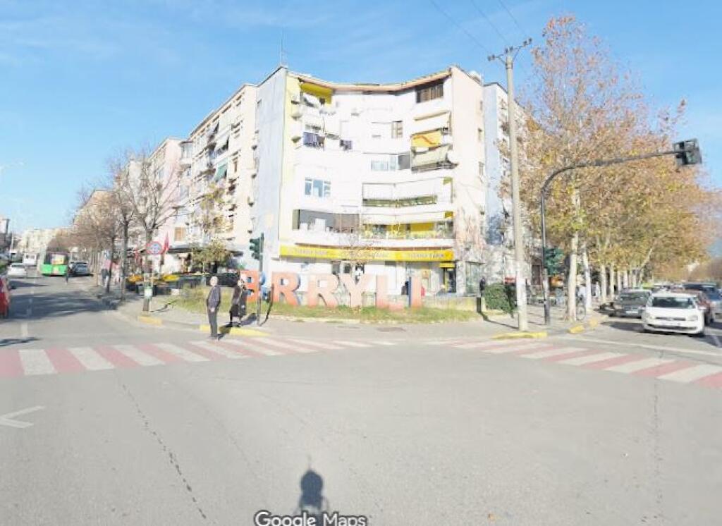 Dyqan ne shitje buze rruge tek Brryli prane Arditi Fisherman ne Tirane (ID 4171603)