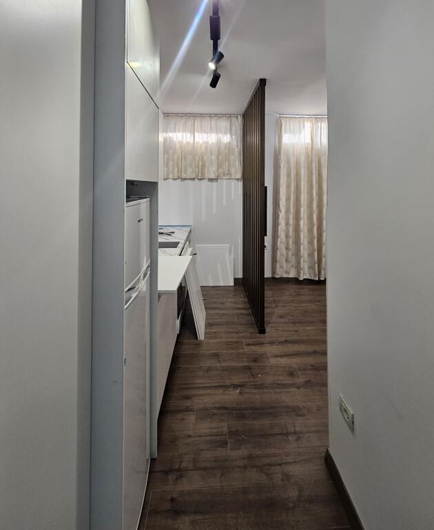Hera e parë qe jepet me Qera: Garzoniere  sapo investuar * *(📍Porcelan - pranë Tv Klanit dhe Fakultetit EUROPIAN )* - Kt.1 - *300 €/Muaj* - Sp.30 m²