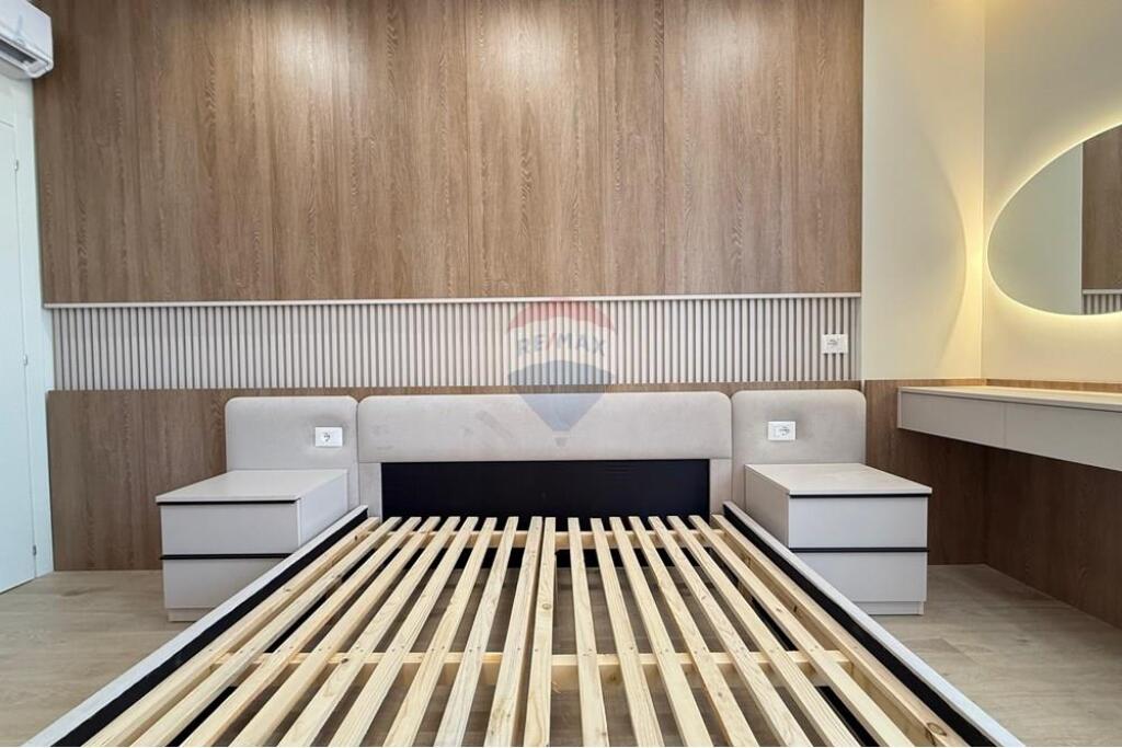 Super 2+1 apartment for sale at 21 Dhjetori!