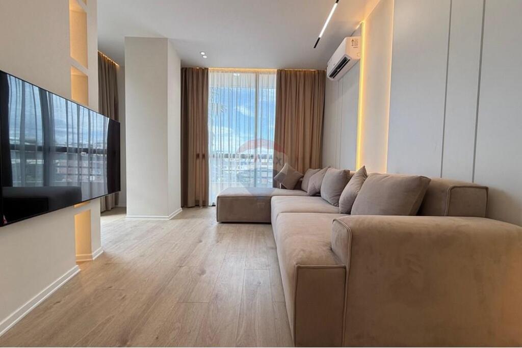 Super 2+1 apartment for sale at 21 Dhjetori!