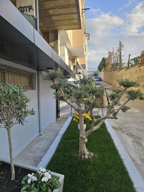 Hera e parë qe jepet me Qera: Garzoniere  sapo investuar * *(📍Porcelan - pranë Tv Klanit dhe Fakultetit EUROPIAN )* - Kt.1 - *300 €/Muaj* - Sp.30 m²